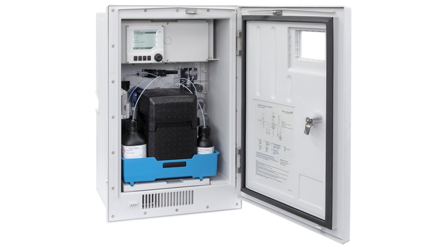 Вид анализатора общего фосфора с модулем охлаждения изнутри