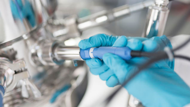 Установите предварительно откалиброванный датчик в ферментатор и будьте готовы к измерениям.