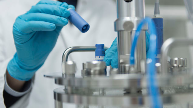 Simple sensor exchange in your bioreactor/fermenter can be performed in seconds.