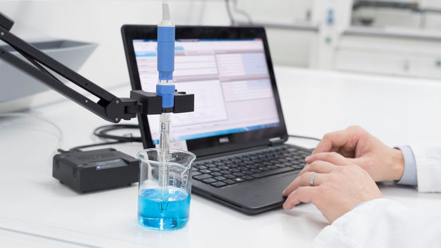 Conveniently maintain and calibrate your CPS171D sensor in the laboratory with Memobase Plus CYZ71D.